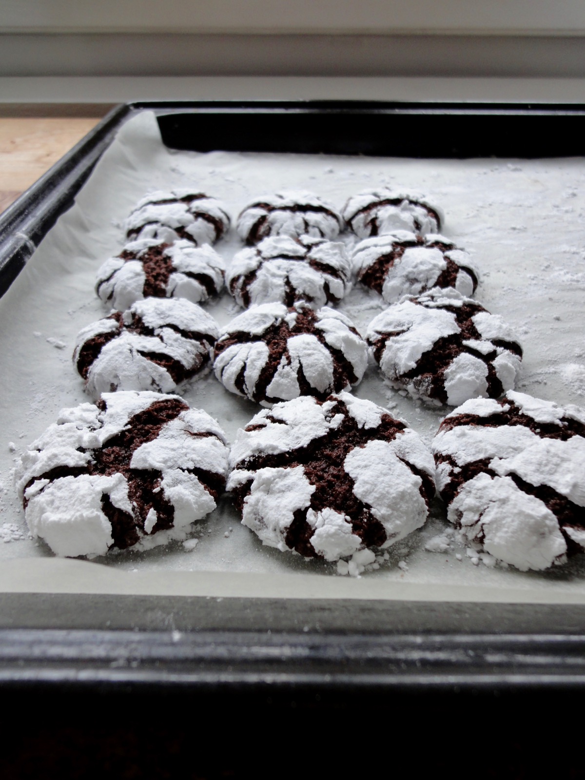 Chocolate Crinkle Cookies 